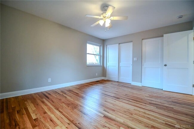 Building Photo - 121 E Schantz Ave