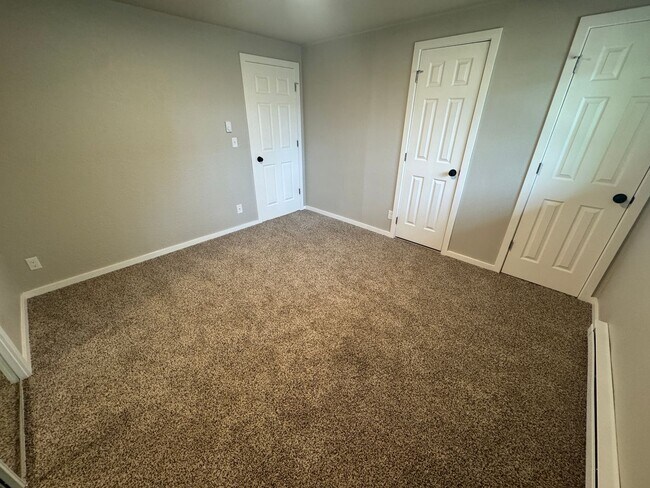 Building Photo - (248) BeVille - Town Home - 2 Bedroom / 1 ...