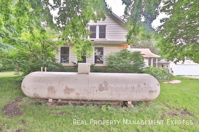 Building Photo - 47704 E 69th St