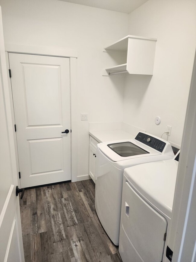Building Photo - New Construction 3 bed 2 bath 2 car garage