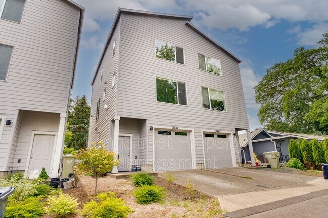 Building Photo - 17854 SW Rudolph Ln