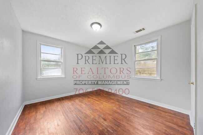 Building Photo - 3322 10th St