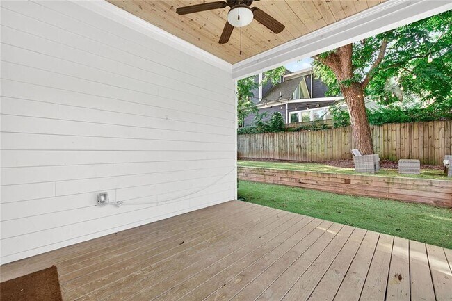 Building Photo - 523 Irwin St NE