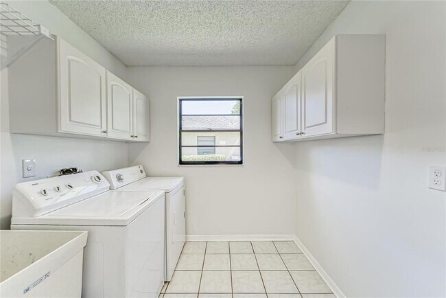 Building Photo - 1326 Idlewood Dr