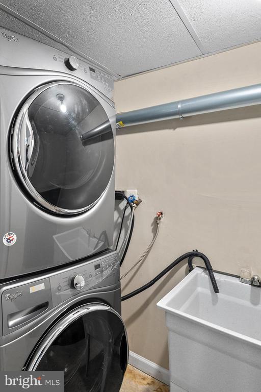 Building Photo - 4621 Greenhill Ave