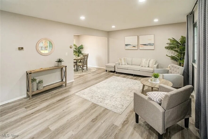 Building Photo - 38109 Poplar Dr