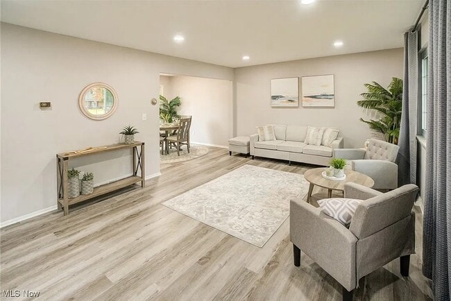 Building Photo - 38109 Poplar Dr