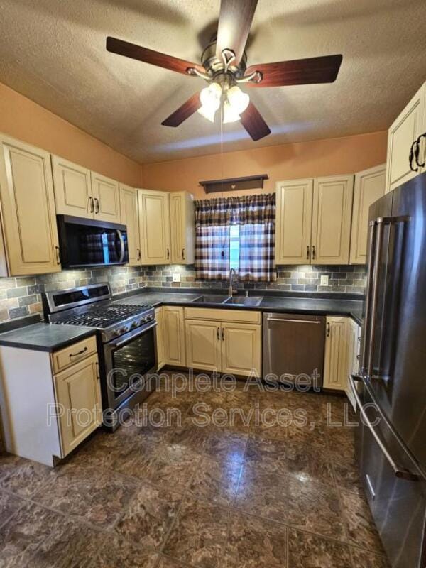 Building Photo - 1726 Davis Ave