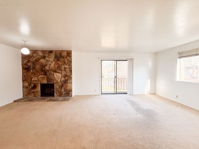 Building Photo - Cozy 2BR 1BA Home w/ Fireplace + 1 Car Garage + Fenced Yard in Sugar House