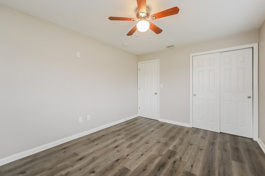 Building Photo - 502 Leeland Heights Blvd E