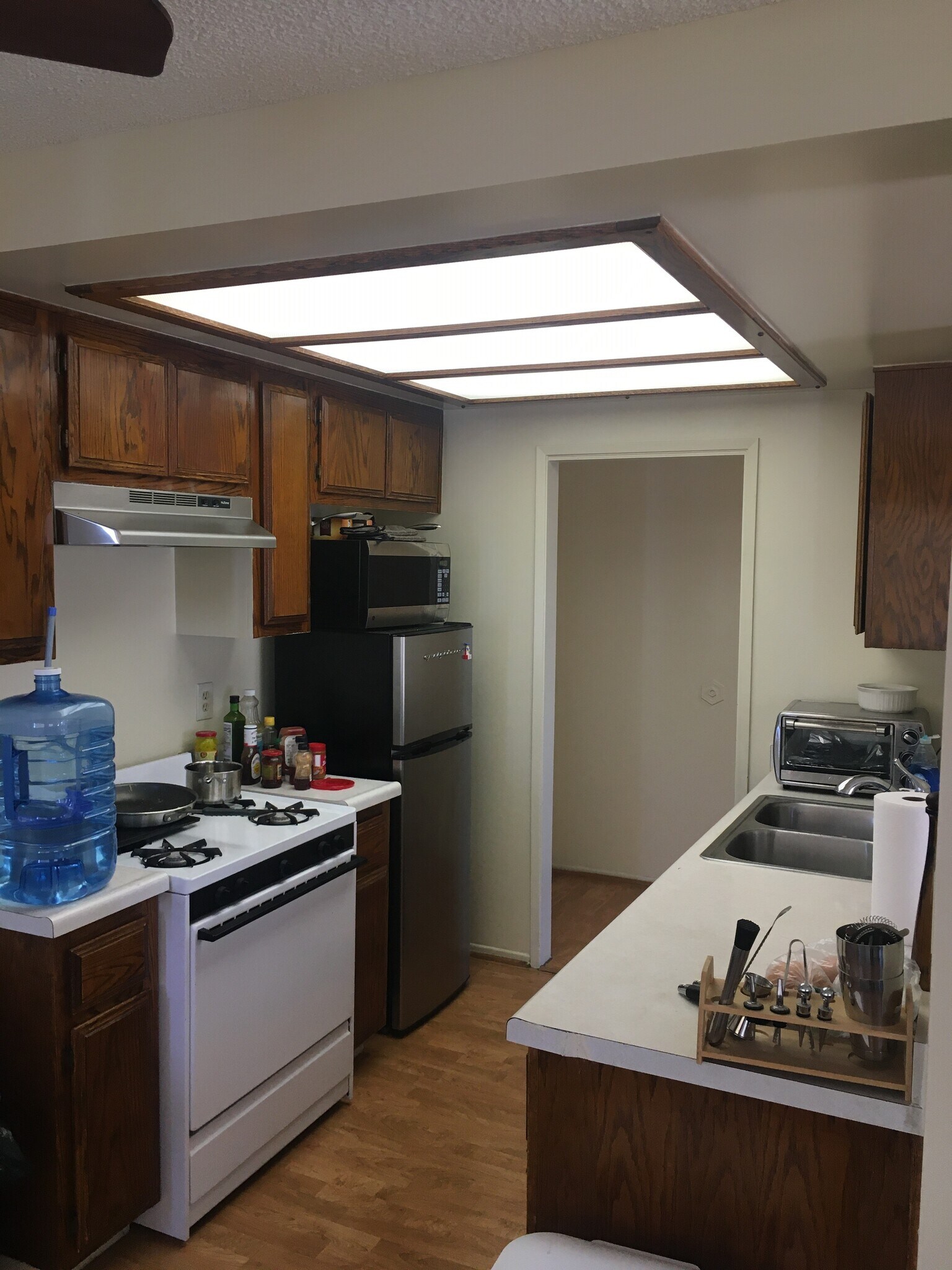 Building Photo - 1704 S Pacific Ave