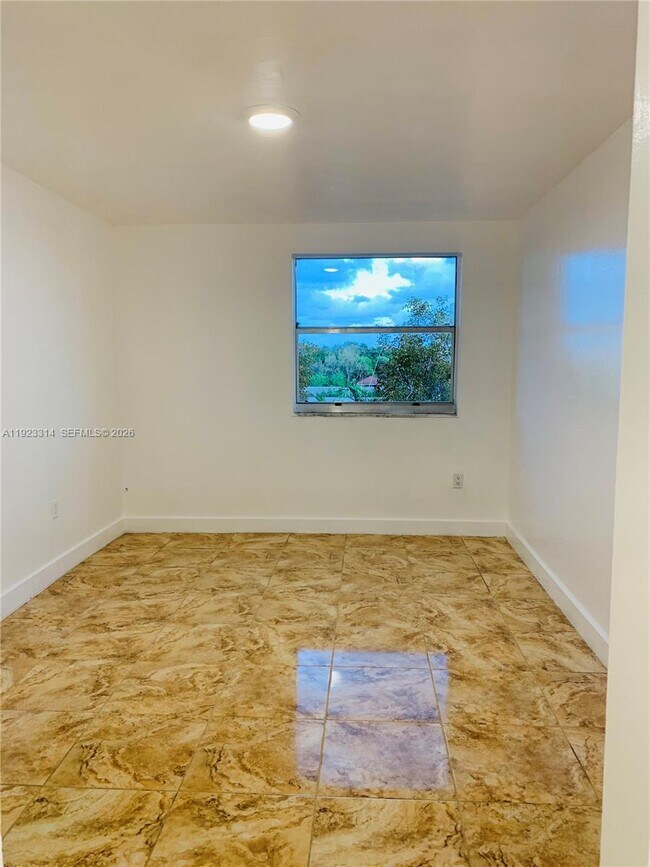 Building Photo - 665 NE 83rd Terrace