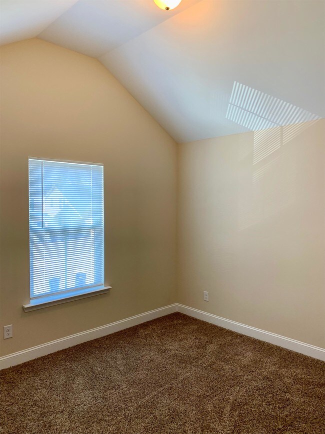 Building Photo - 147 Waverly Way