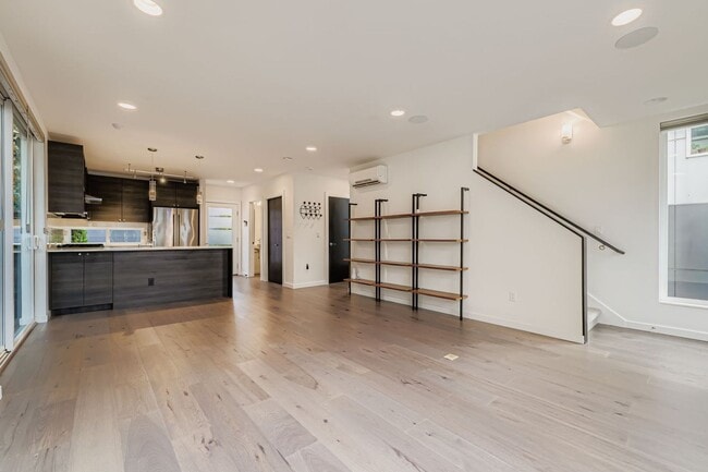 Building Photo - Bright 3bed/2.5bath Townhome in Judkins Park Neighborhood!