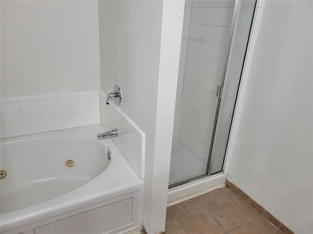 Building Photo - 2450 Meadowgate Ln