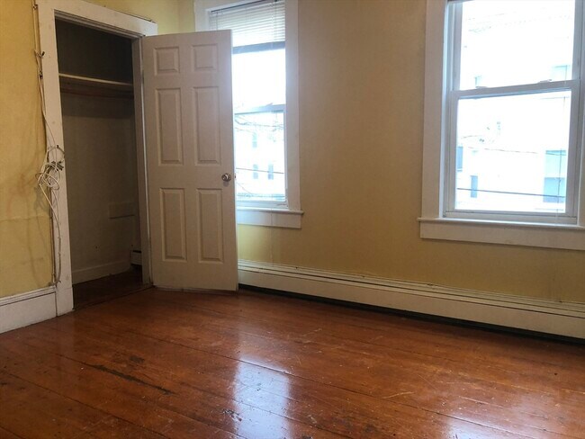 Primary Photo - 212 Boylston St