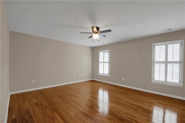 Building Photo - 312 Declaire Way NE