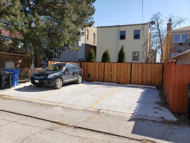 Building Photo - 5134 W Henderson St