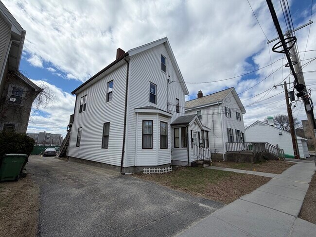 Building Photo - 11 Patten St