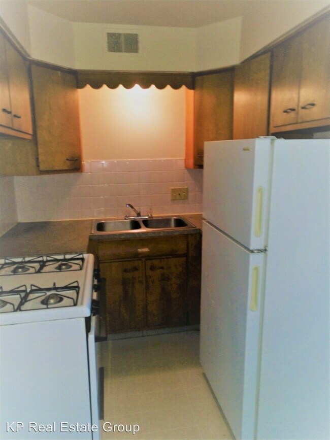 Building Photo - 1 br, 1 bath Apartment - 5827 N Meadows Blvd