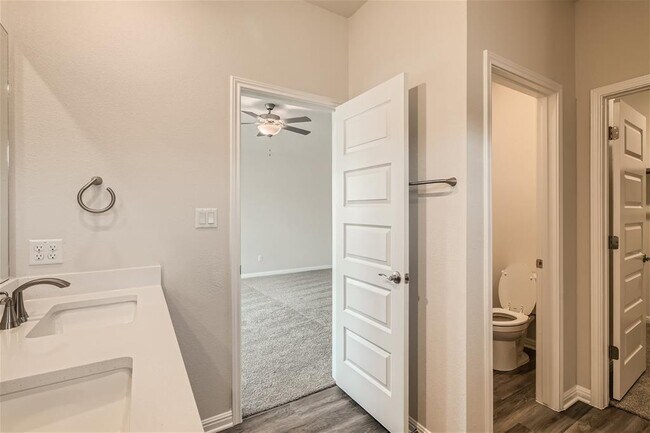 Building Photo - 360 El Capitan Lp