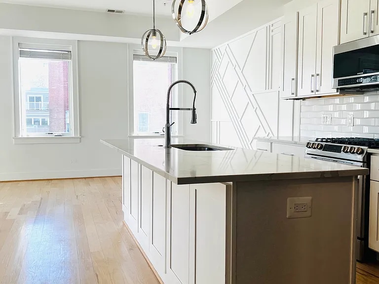 Building Photo - 836 Varnum St NW