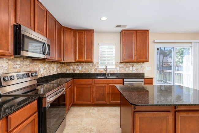 Building Photo - Beautiful home on one of Lake Carolina's largest cul-de-sac lots!