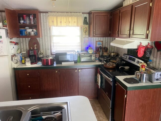 Building Photo - 222 Trailwind St