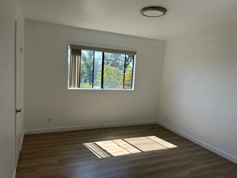 Building Photo - 1108 Stanley Ave