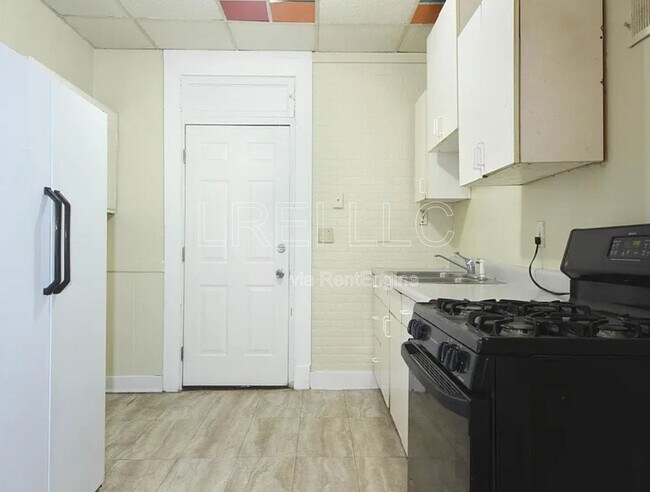 Building Photo - 2723 Elliott Ave