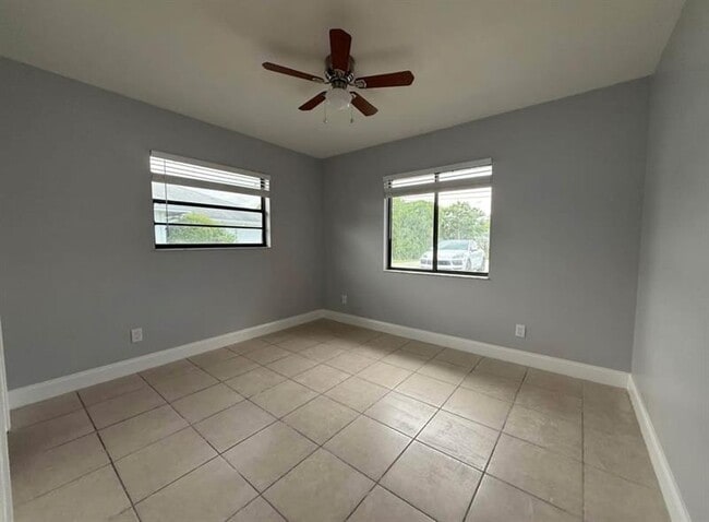 Building Photo - 8736 SE Algozzini Pl