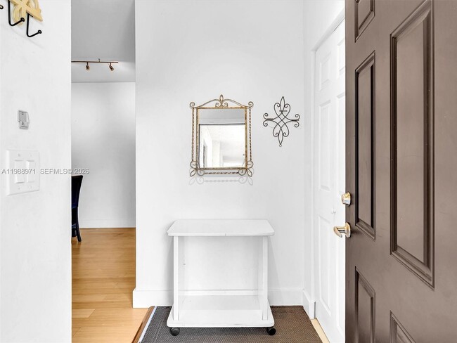 Building Photo - 770 NE 199th St