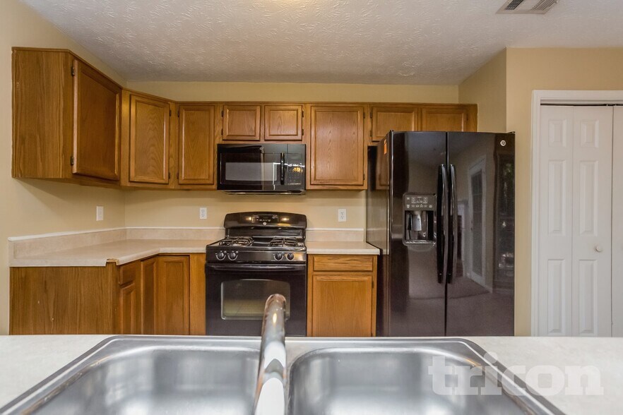 Building Photo - 3252 Poplar Ridge Ct