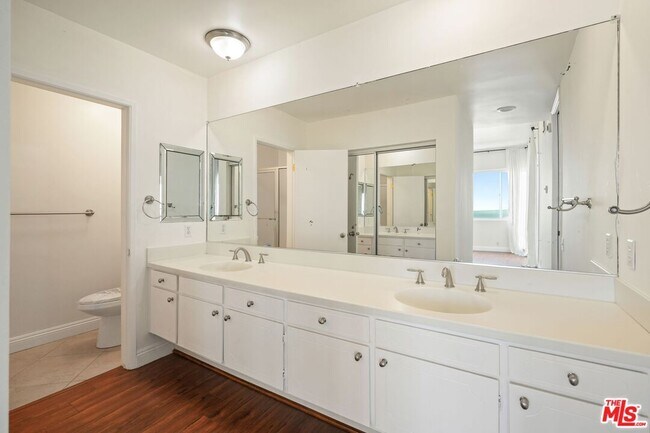 Building Photo - 18103 Coastline Dr