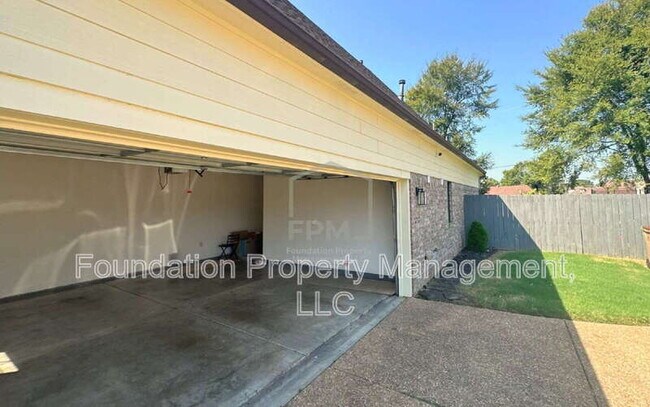 Building Photo - 5505 Riverstone Dr