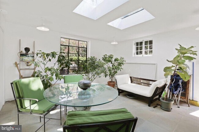 Building Photo - 3743 Upton St NW