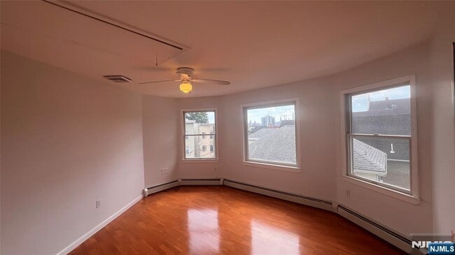 Building Photo - 82 Edgewater Pl