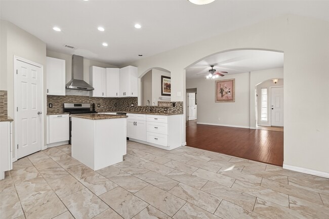 Building Photo - 19106 Mission Manor Ln