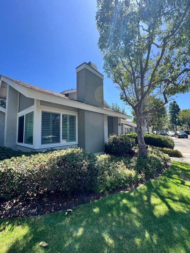 Building Photo - Complete Remodel Dearfield 3 bedroom 2.5 Bath home Ready for Lease