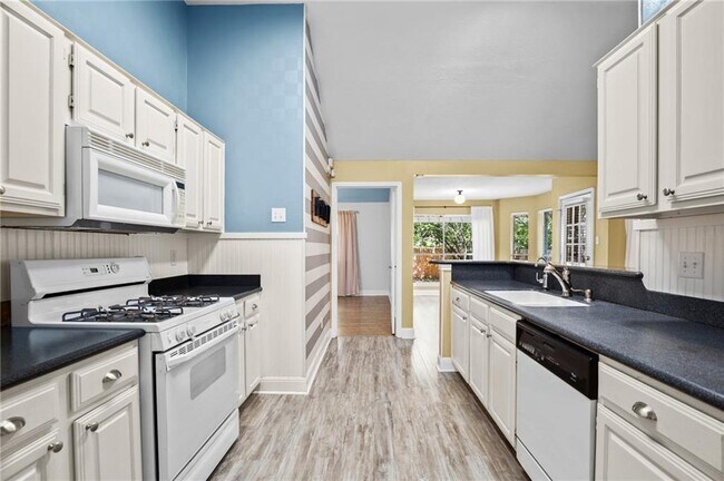 Building Photo - 8004 Cahill Dr