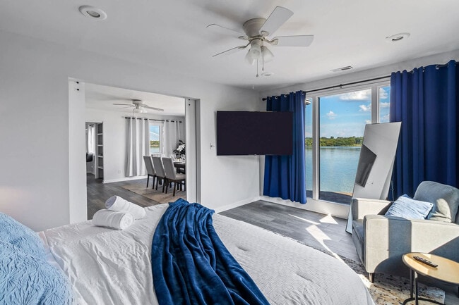 Building Photo - 301 S Front St