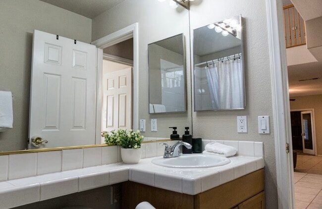 Building Photo - 2536 El Paso Grande Ave