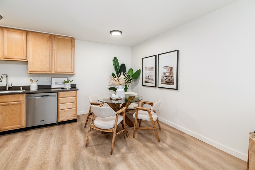 Building Photo - 13754 Mango Dr