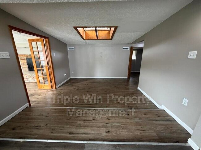 Building Photo - 810 St Anthony Ln