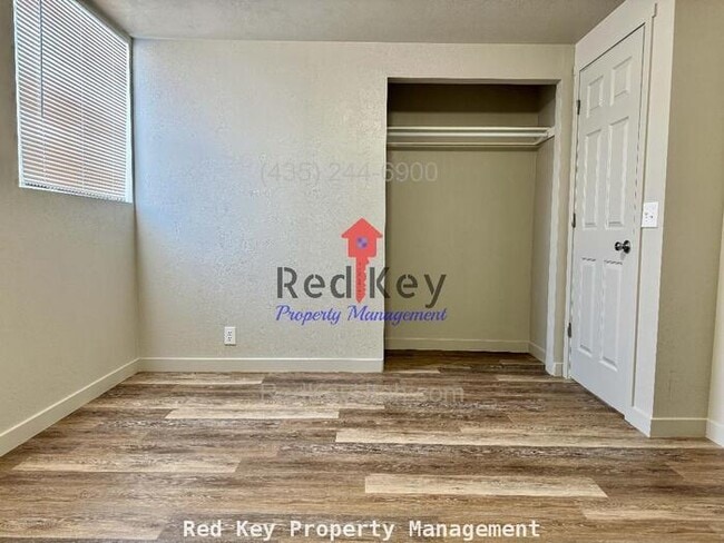Building Photo - Hunter Way. Unit B