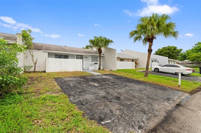 Building Photo - 10387 SW 209th Ln