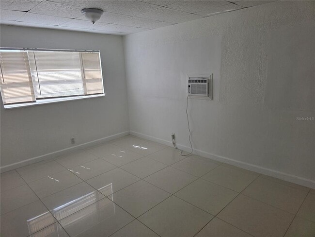 Building Photo - 1103 Teakwood Ave