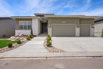 Building Photo - Stunning & Luxurious Brand-New Build in Ki...