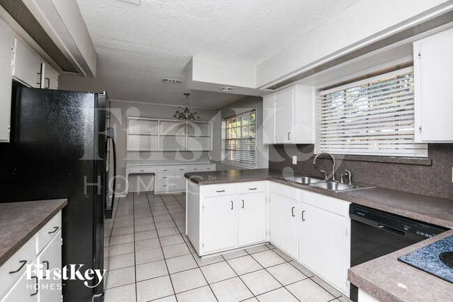 Building Photo - 1808 W Cedar Elm Dr