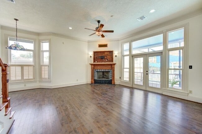 Building Photo - 122 Vieux Carre Dr